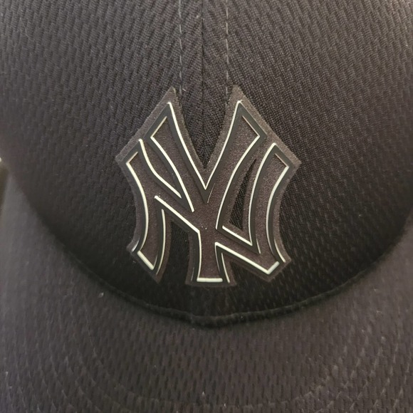 New ERR Other - New Era MLB Fitted Ball Cap New York Yankee, size 7 1/2